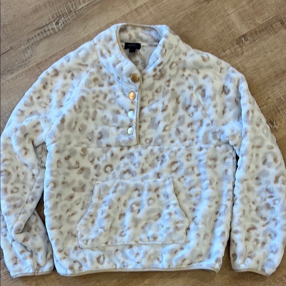 Girls fleece pullover.
